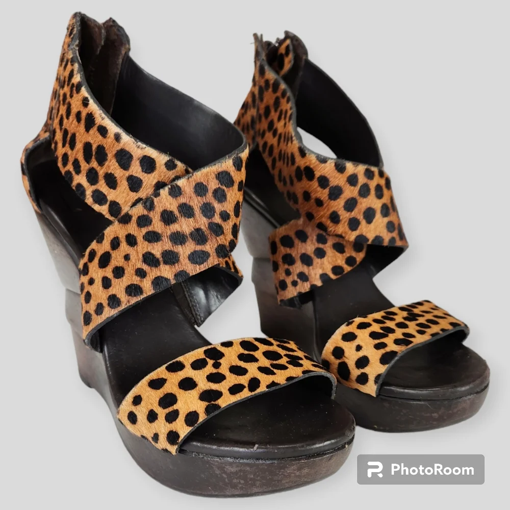 Diane Von Furstenberg Designer Mobwife Animal Print Wedge Heel size 8